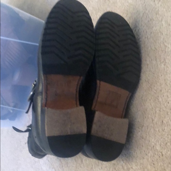 COPY - Veronica Shortie Frye Black Leather Boots - Picture 7 of 9